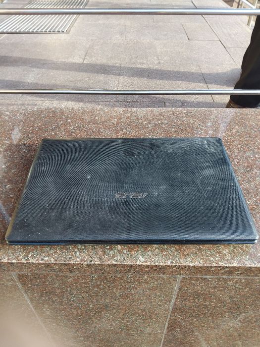 Продам ноутбук Asus на запчастини