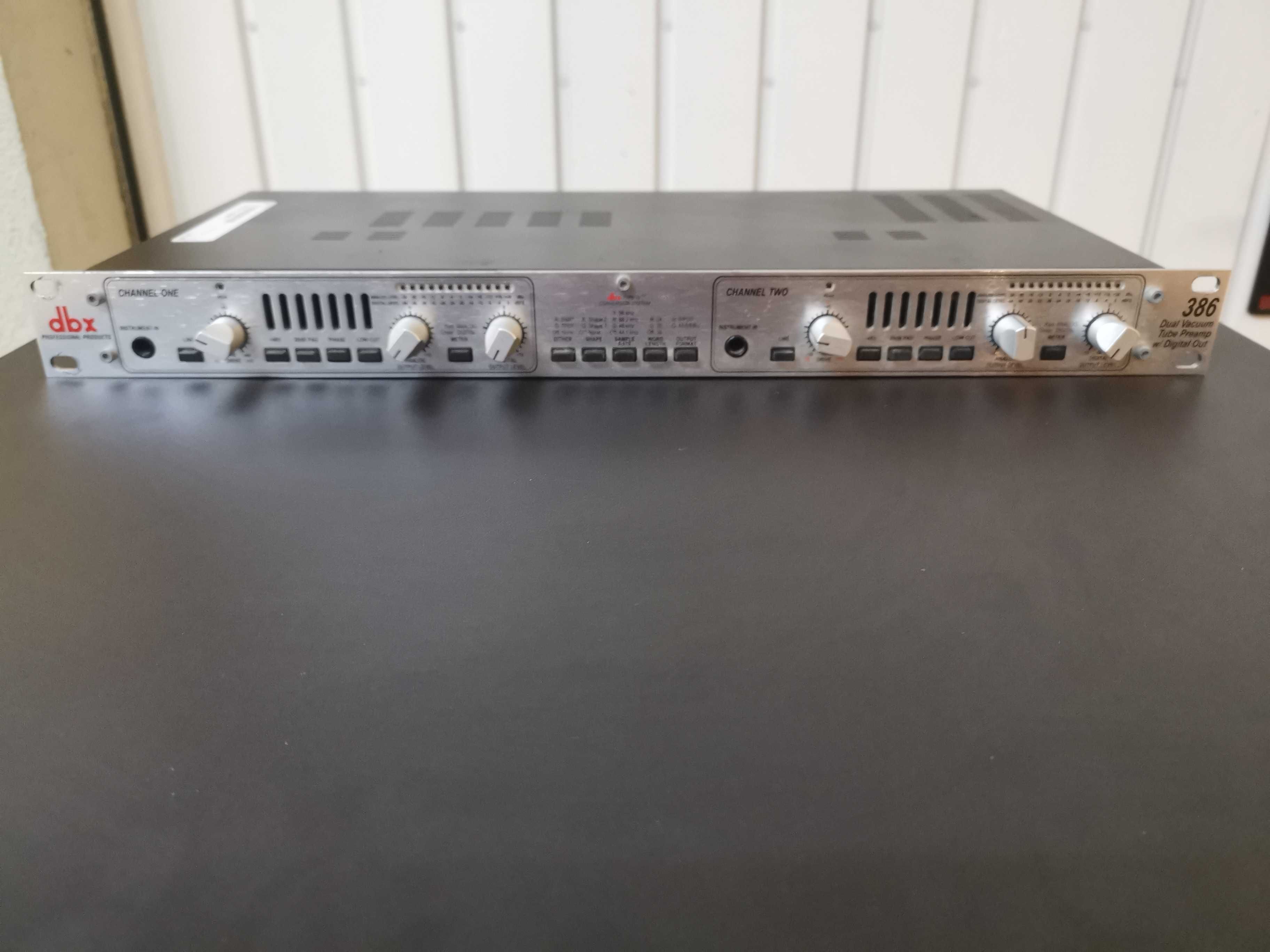 PREAMP - DBX DUAL VACCUM Tube Preamp w/ Digital Out