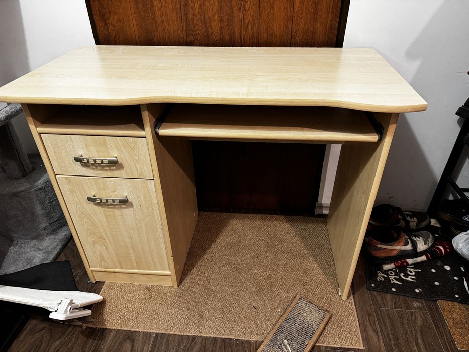 Biurko jasne z szufladą