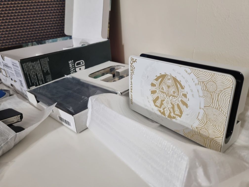 Nintendo Switch OLED - Limited Zelda Editition