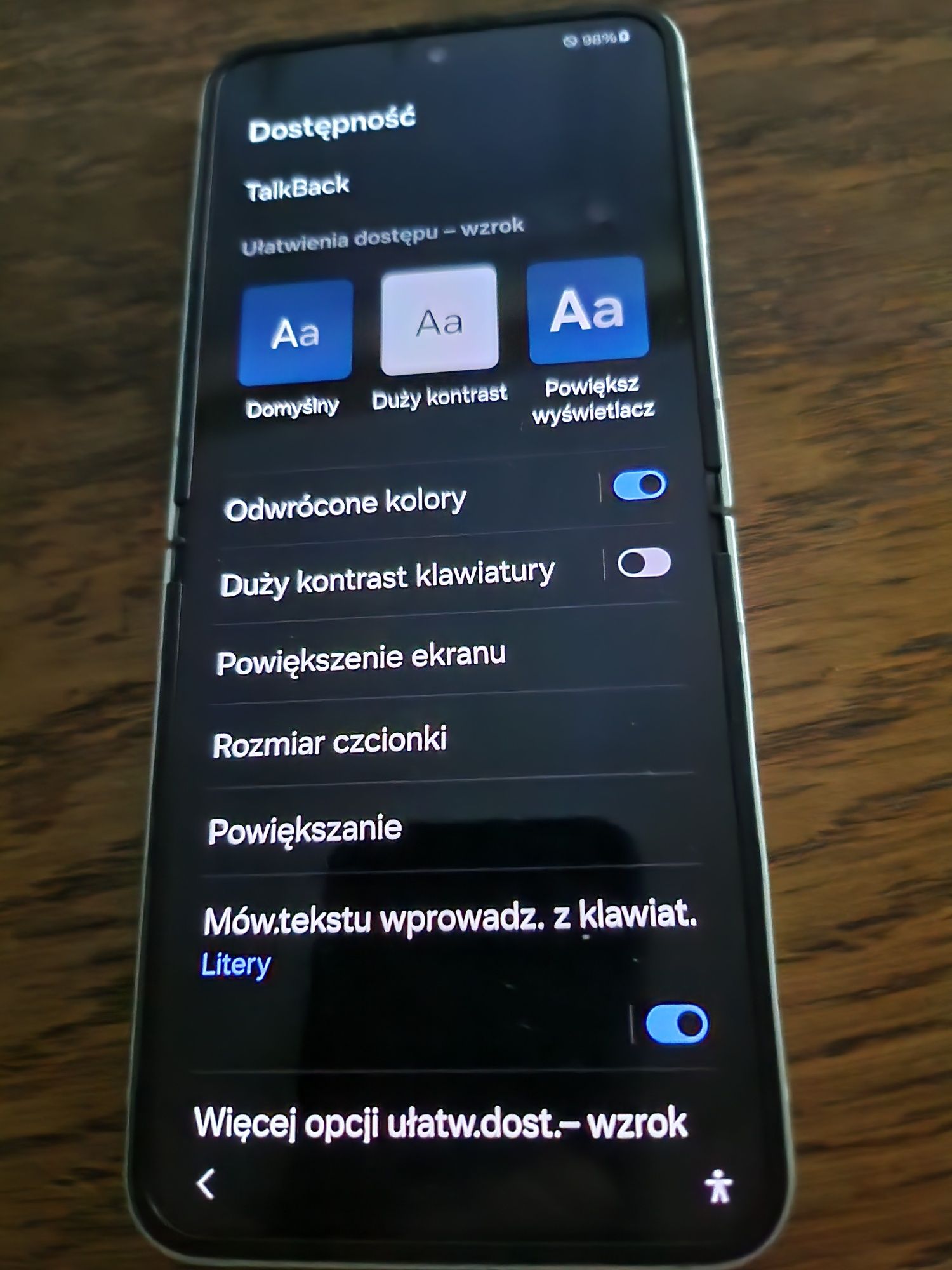 Sprzedam nowy aparat z serii Samsung Galaxy Z Flip6. Polecam,