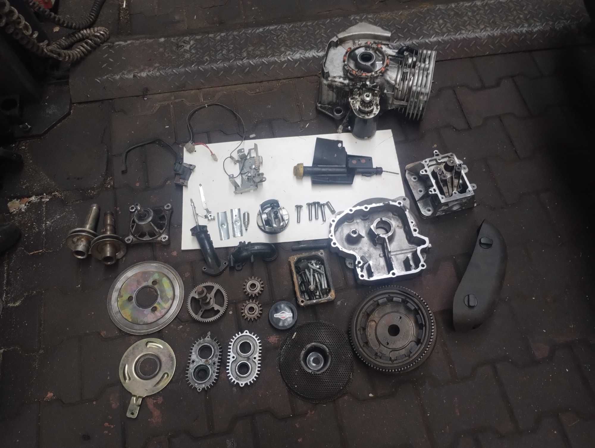 Briggs and stratton AVS 16KM wał miska tłok blok części
