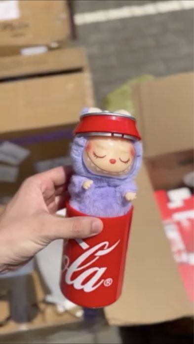 Лабубу в банці велика Кока-Кола Labubu Coca-Cola
