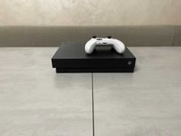 Ігрова приставка Microsoft Xbox One X, Model 1787, 4K, 1TB + джойстик