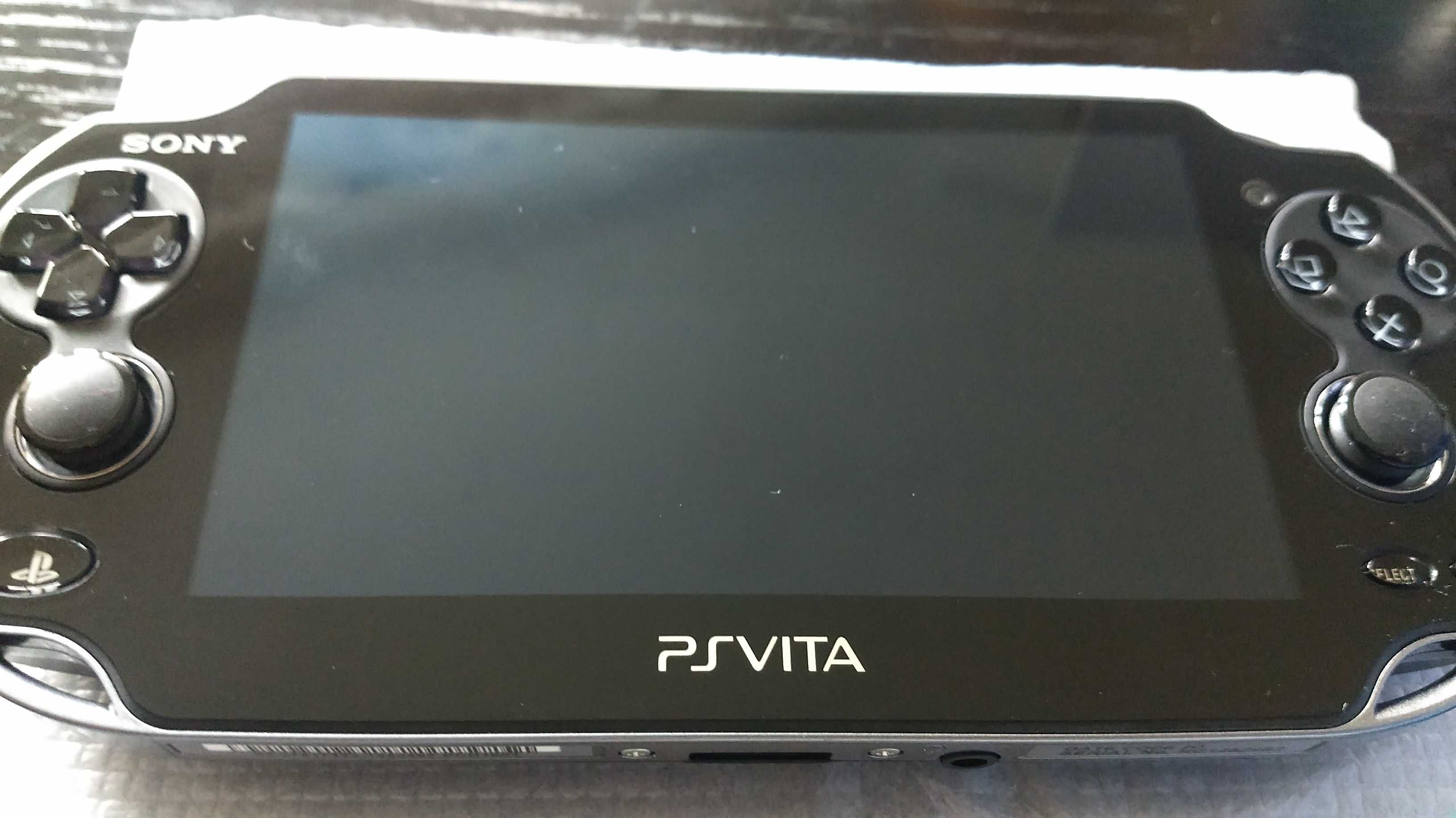 PS VITA Nowa,  PCH-1004 PlayStation Vita, WI-FI,AmOled,Karta Sony 4GB.