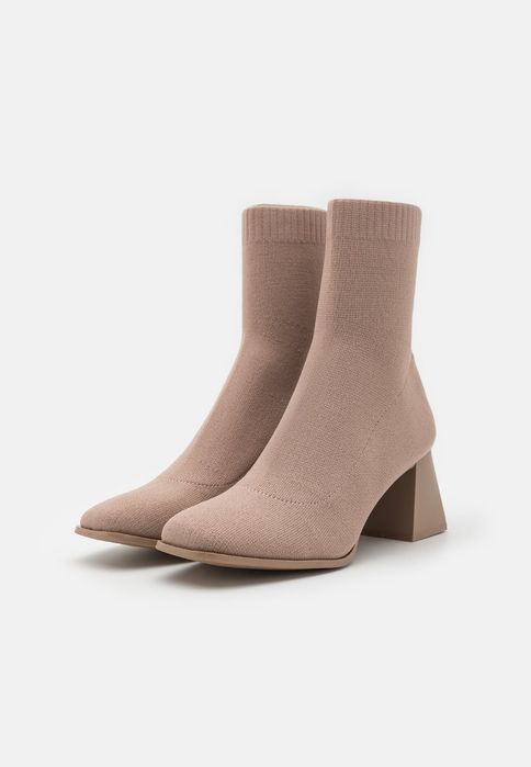 Botki wiosenne beżowe Call It Spring 36