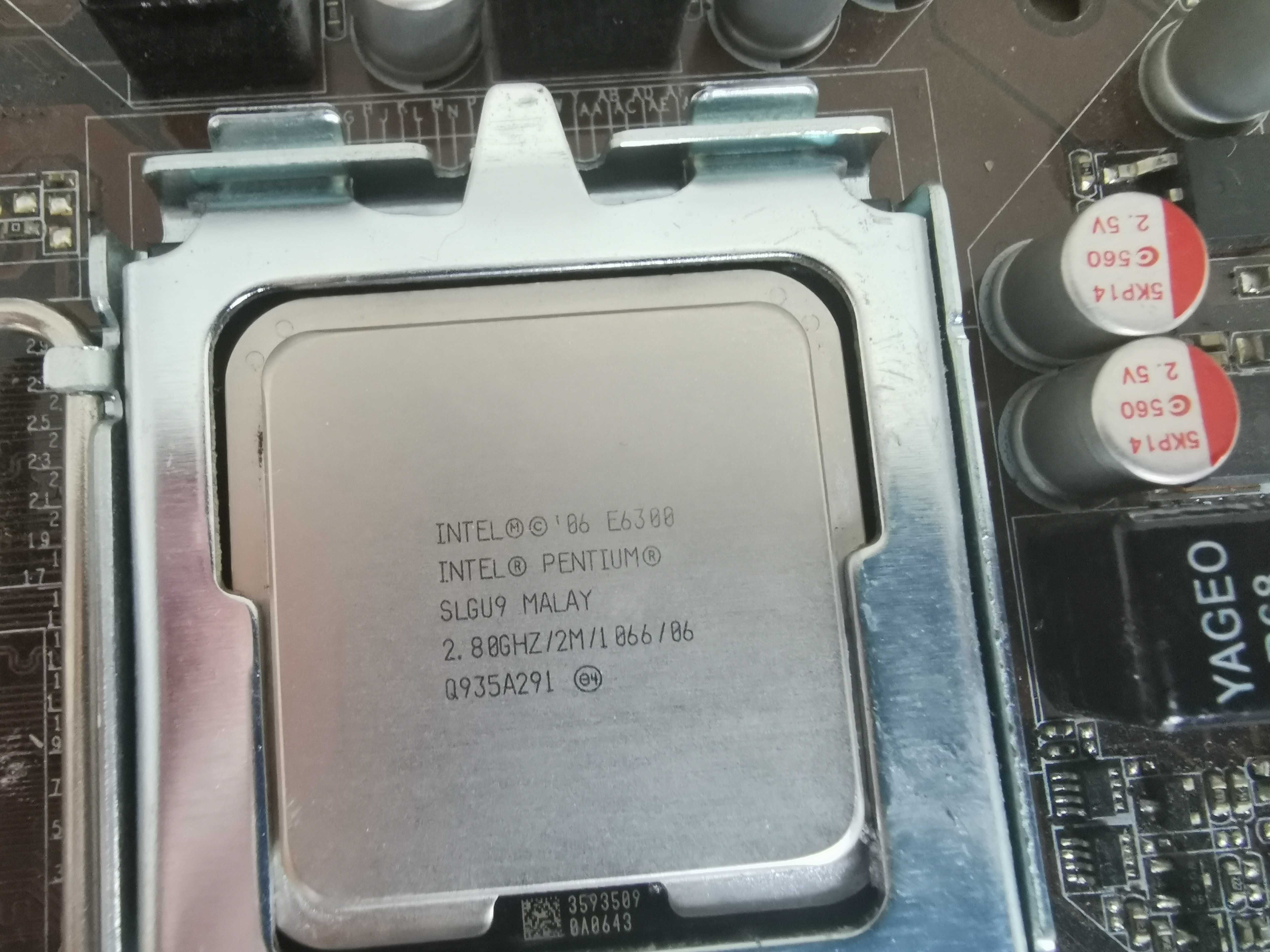 ASUS P5QPL-AM z procesorem INTEL E6300