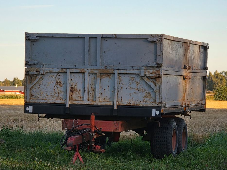 Przyczepa metalowa Ładne opony tandem 8-10ton wywrót 3 strony