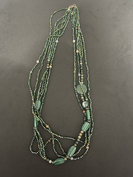 Colar mulher verde pedras variadas
