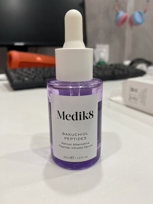 Medik8 Bakuchiol Peptides пептидна сироватка з бакучіолом