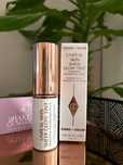 Charlotte Tilbury z Unreal Skin Sheer Glow Tint 5 Medium