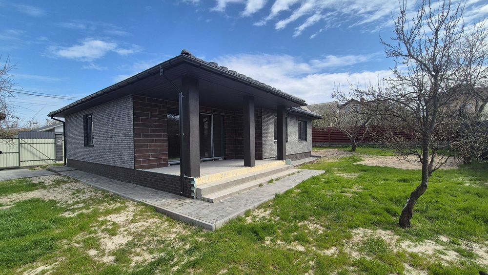 Одноповерховий будинок у Бучі з терасою та ділянкою 6 соток