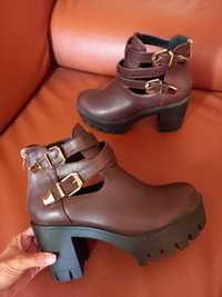 Botins/Botas Tam.40 pequeno novas