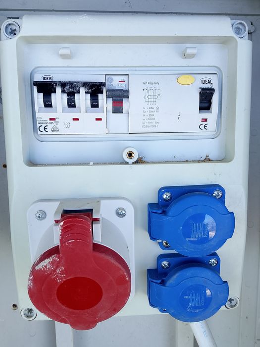 Skrzynka elektryczna budowlana