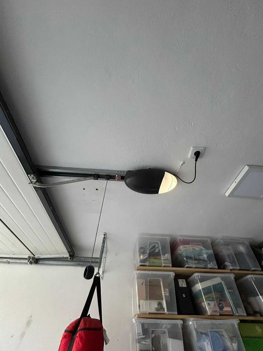 Vendo portão de garagem com motor de abertura