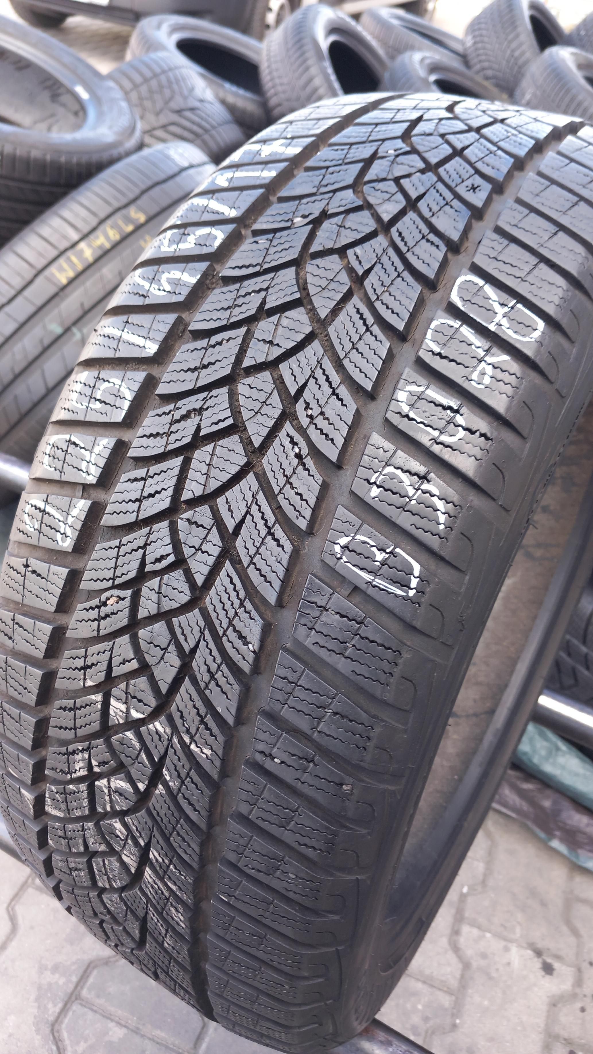 225/45/17 Goodyear Ultra Grip Performance 91H