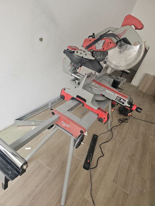 Serra meia esquadria milwaukee