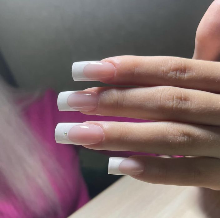 Нарощування нігтів, корекція