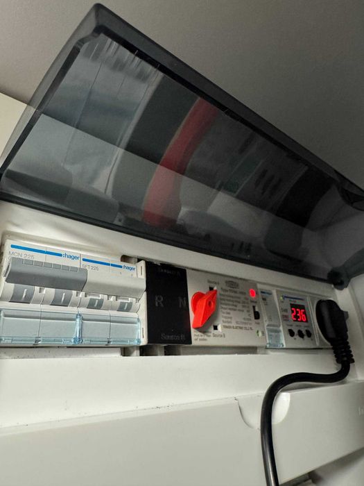 АВР (Щит автоматичного вводу резерву), інвертор, акумулятор, инвертор