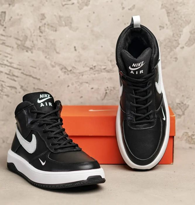 Зимние кроссовки на меху мужские Nike, черные на белой подошве ботинки
