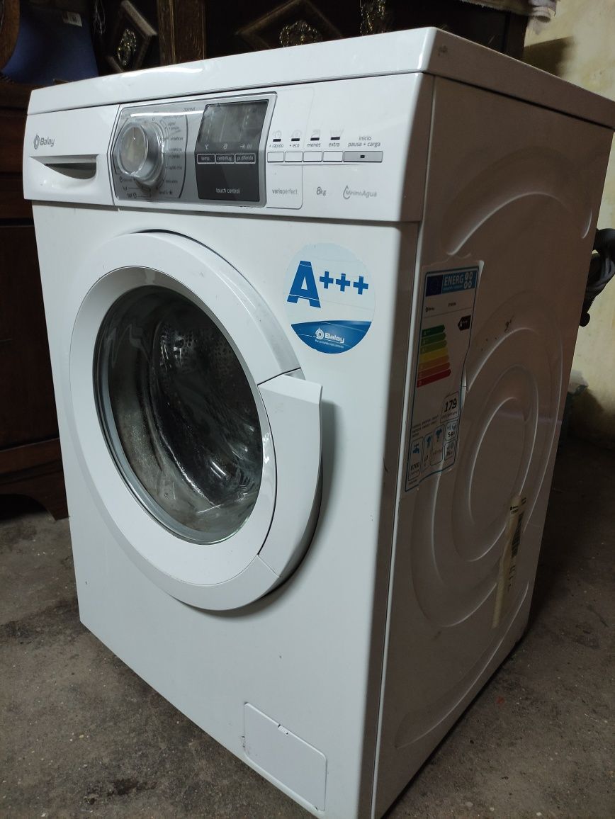 Máquina lavar roupa Balay 3TS883A avariada