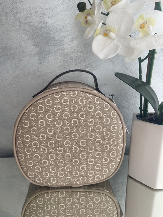 Nowa kosmetyczka zestaw kosmetyczek Guess złote dodatki