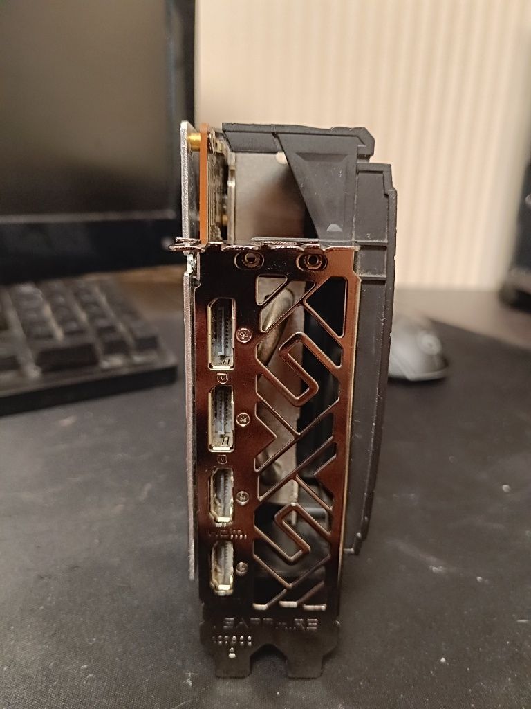 Срочно!!Продам игровую rx 5700 xt nitro+