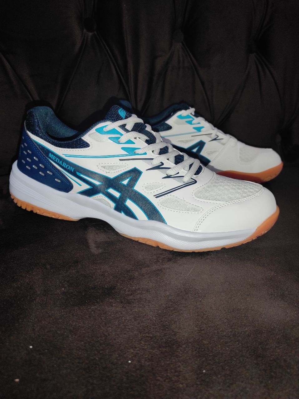 Волейбольні кросівки . ASICS. Нові . 40- 45  розмір .
