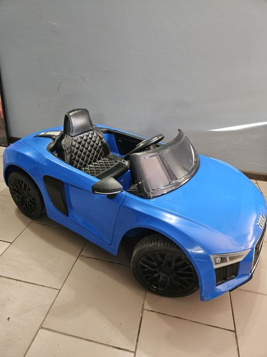 Детская электромашина Audi R8