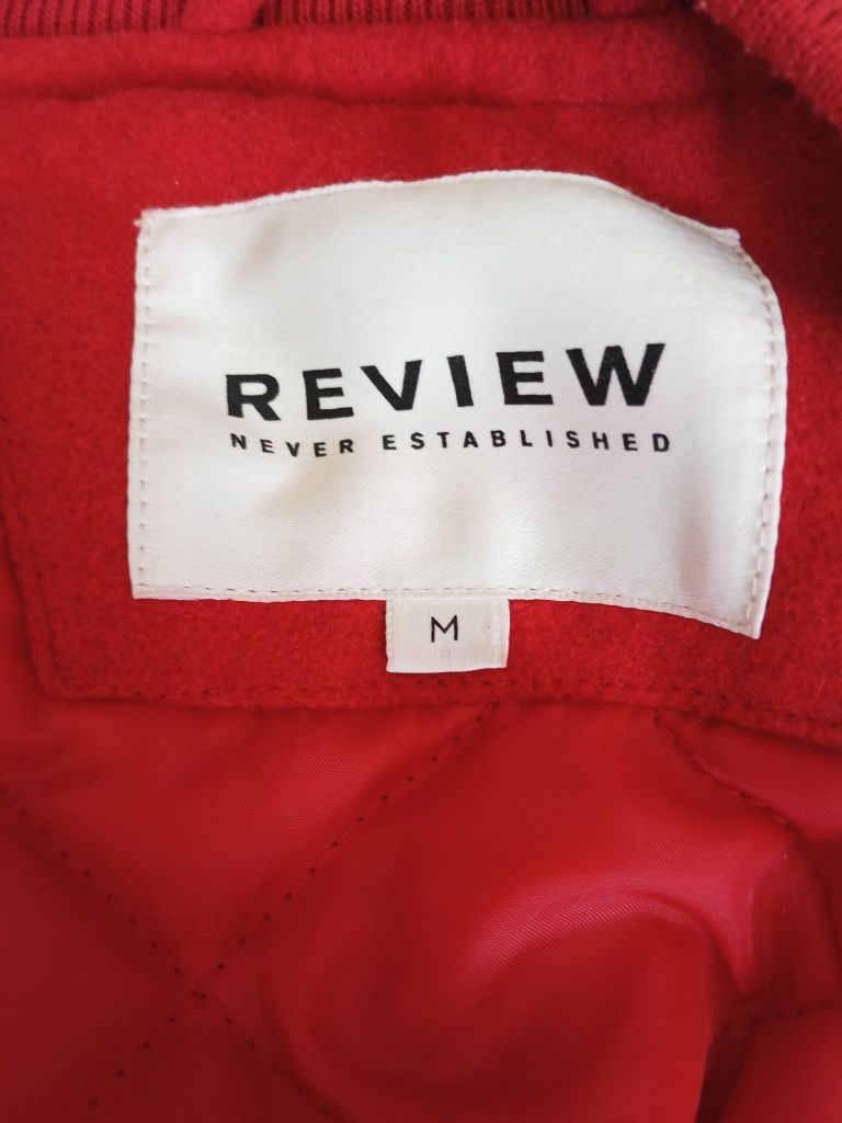 Bejsbolówka Review