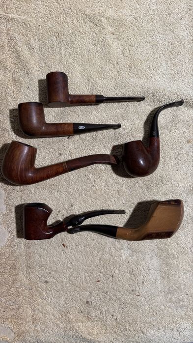 Lindos cachimbos com suporte em madeira