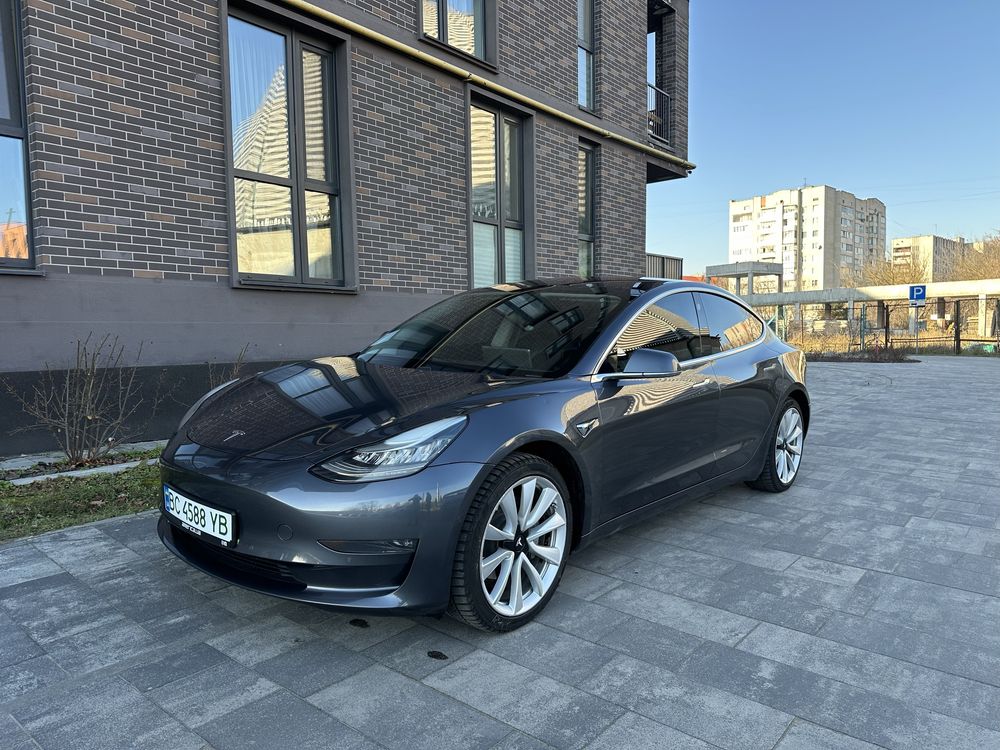 Оренда Tesla Model 3 Long Range з ліцензією під таксі