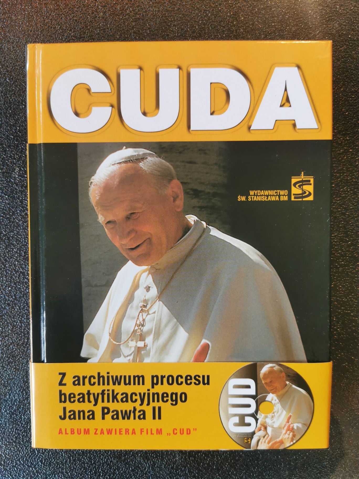 Cuda  z archiwum procesów beatyfikacyjnego Jana Pawła II Album zawiera