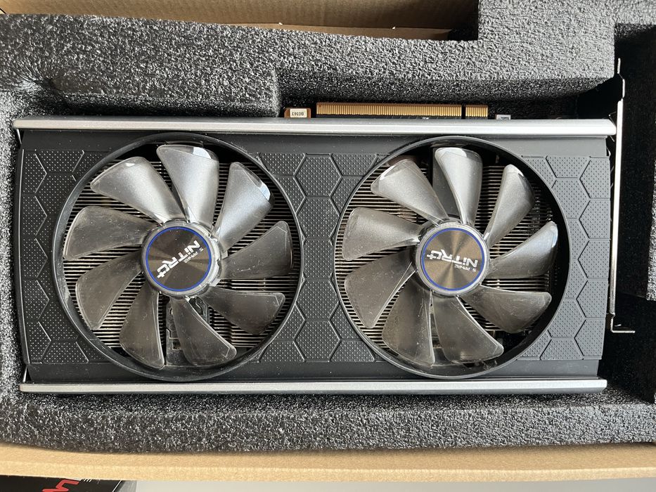 Видеокарта Radeon RX5500XT.