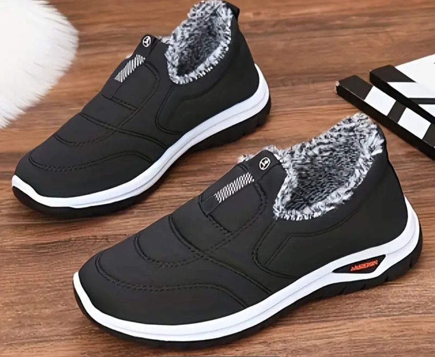 Кросовки тёплые.