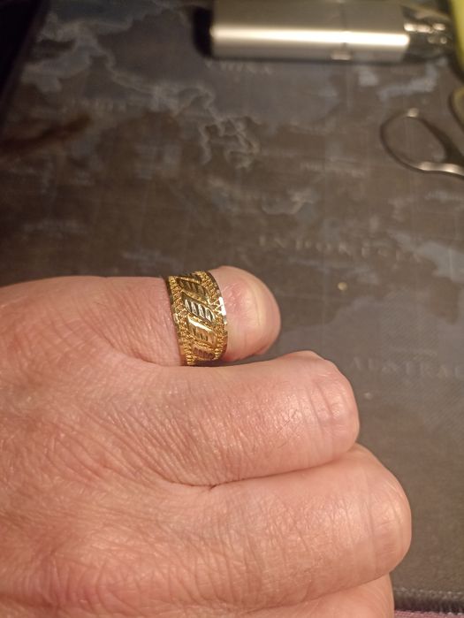 Złoty pierścionek 585