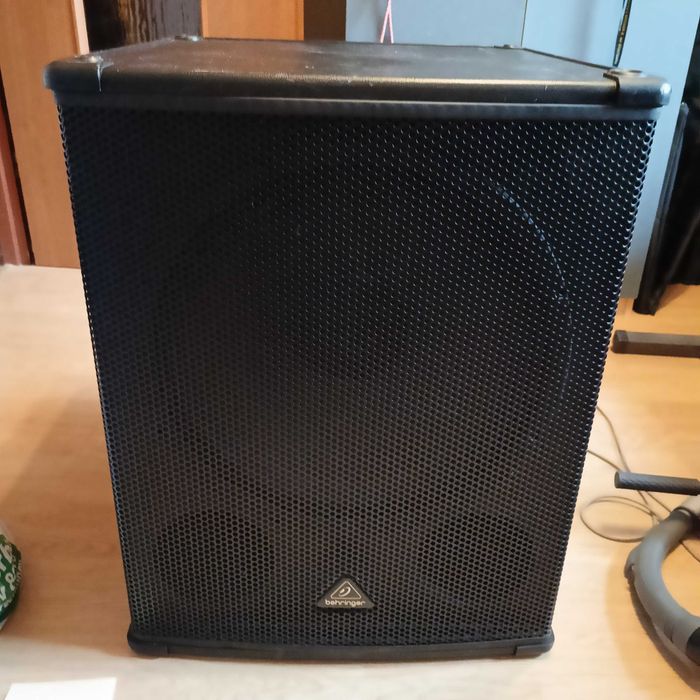 Subwoofer aktywny BEHRINGER EUROLIVE B1800XP