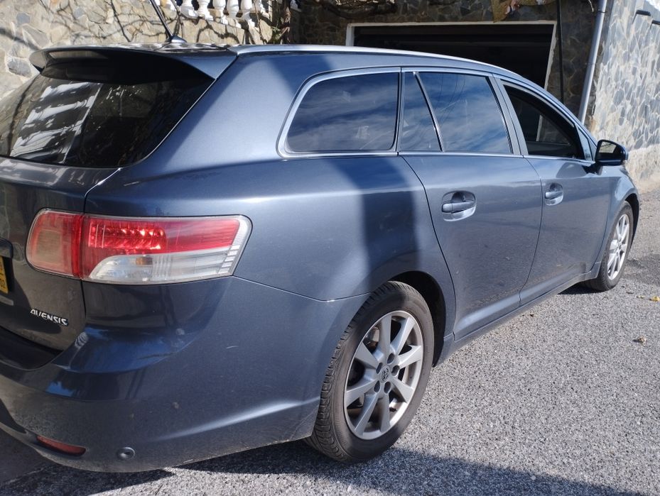 Toyota Avensis 2.0 D versão Sol (126 CV)