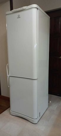 Холодильник Indesit двокамерний 185см