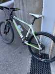 Bicicleta Bergamont em carbono