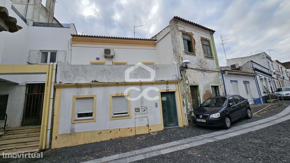 Andar de moradia V3 com terraço, localizada perto da biblioteca