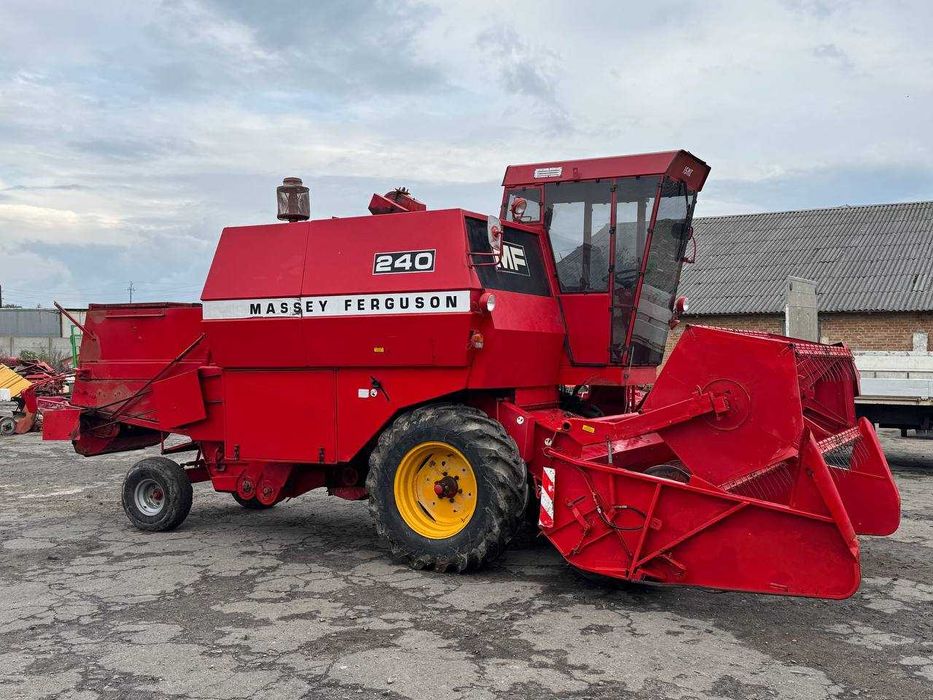 Свіжопривезений комбайн massey ferguson 240 claas,john deere Норвегія