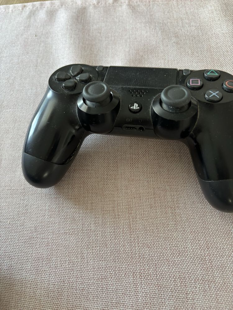 Ps4 slim 1Tb plus dwa pady