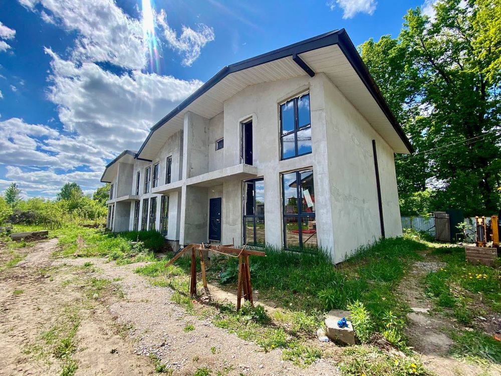 Продаж сачасного таунхауса з комунікаціями без комісії