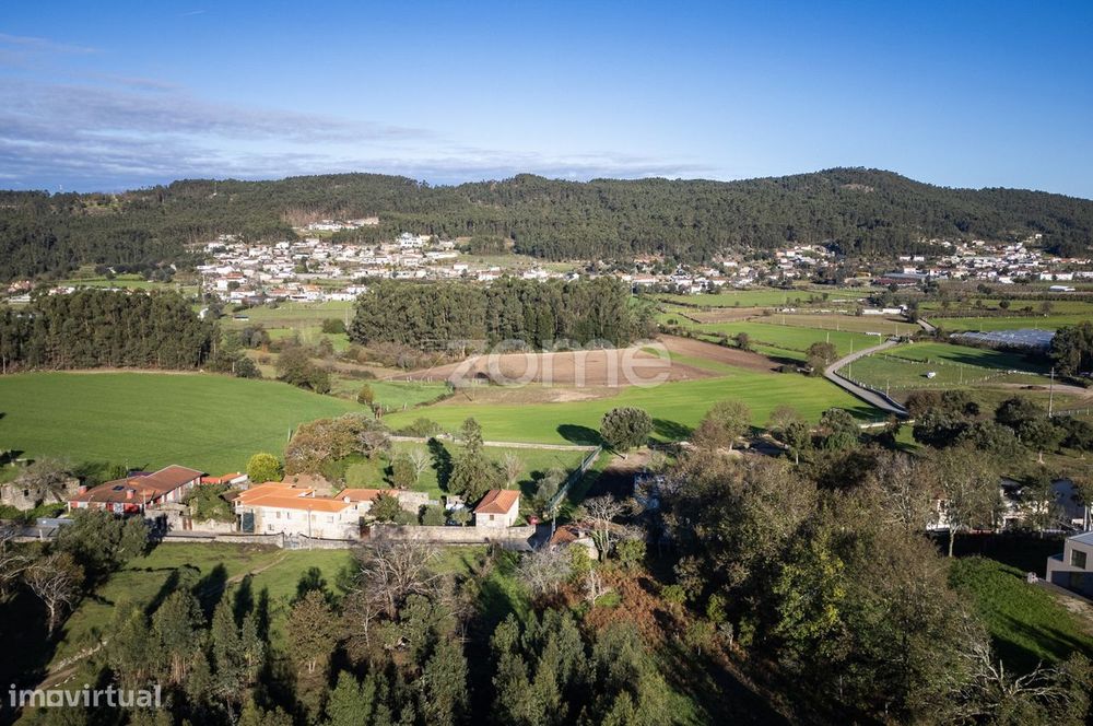 Terreno Urbano de 3053m² com Ruína