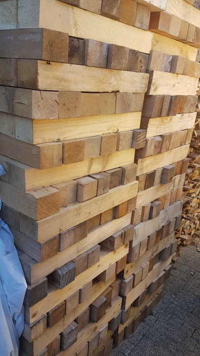 Drewniane słupki baliki doniczkę sosnowe bale okrąglaki kantówki łaty