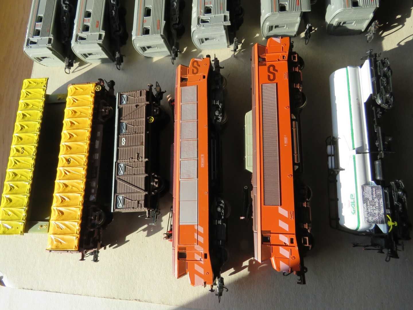Comboios electricos escala HO, logotipo CP e Galp