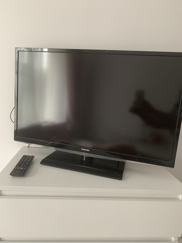 Tv LCD Toshiba stan idealny pilot komplet 32 cale