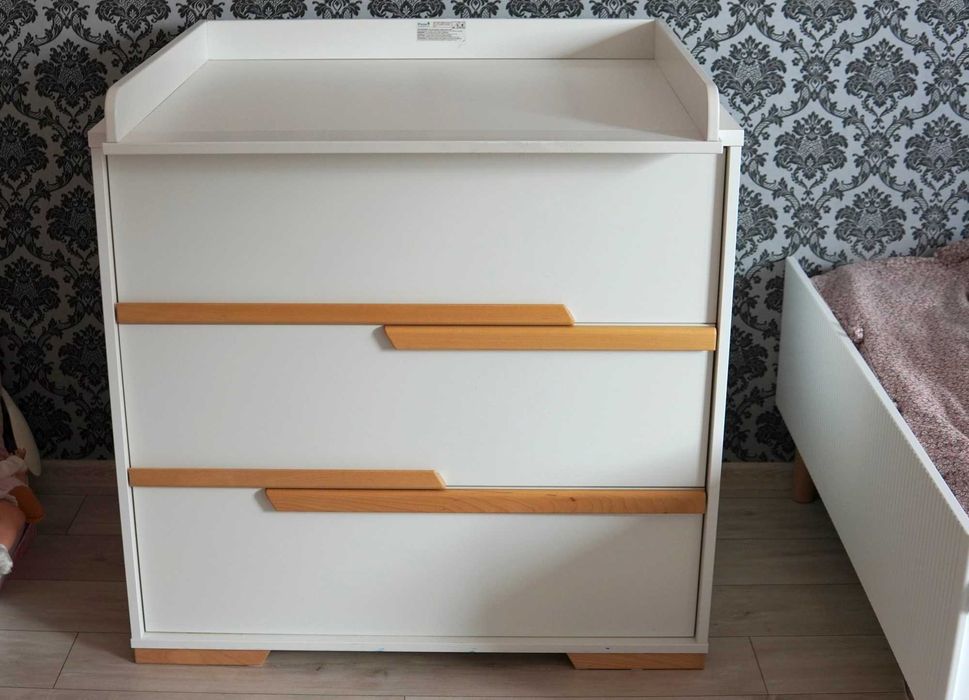 Meble Pinio Snap komoda + przewijak + łóżeczko 140x70 + materac Hevea
