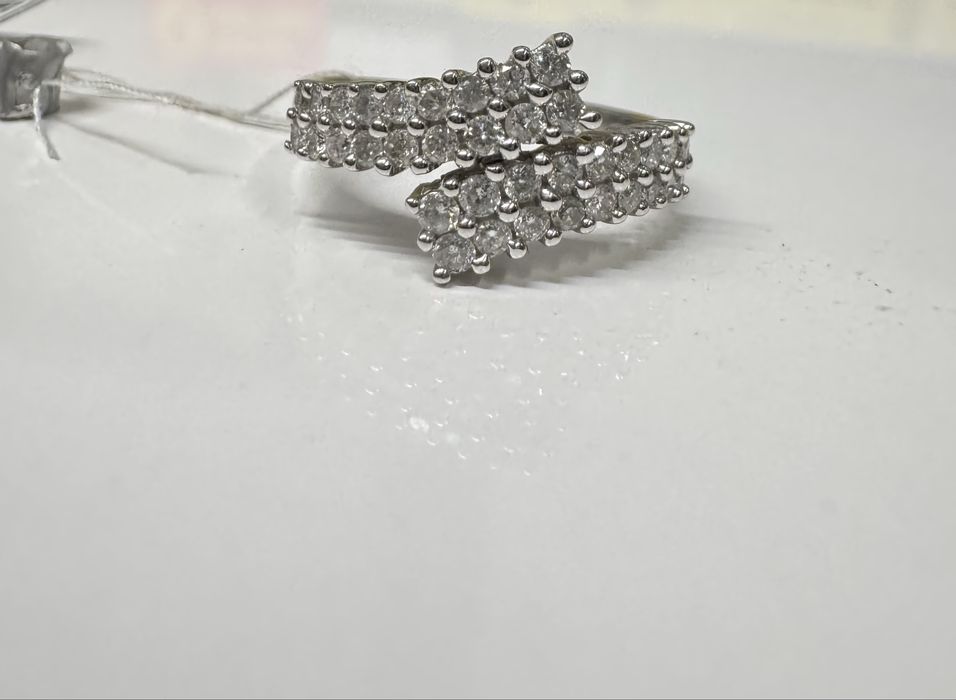 Золотое кольцо с бриллиантами